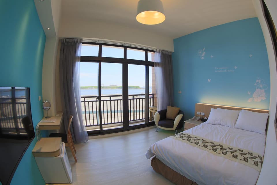 Bed, Photo of the whole room, Sea view