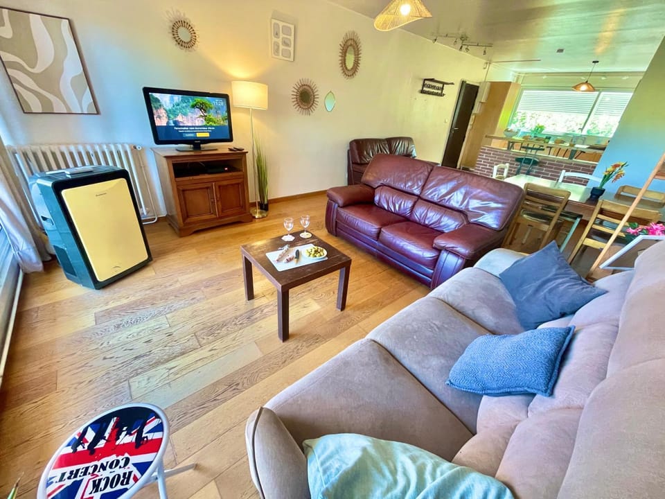 Communal lounge/ TV room, TV and multimedia, Living room, Seating area