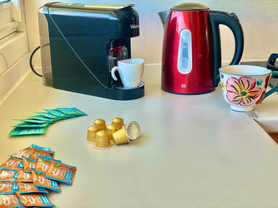 Coffee/tea facilities, Kitchen or kitchenette