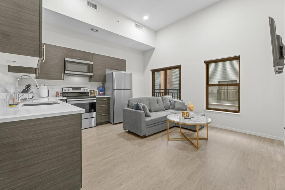 Luxury Condo l DT l Playhouse Square l Sofa Bed Apartment in Cleveland Heights