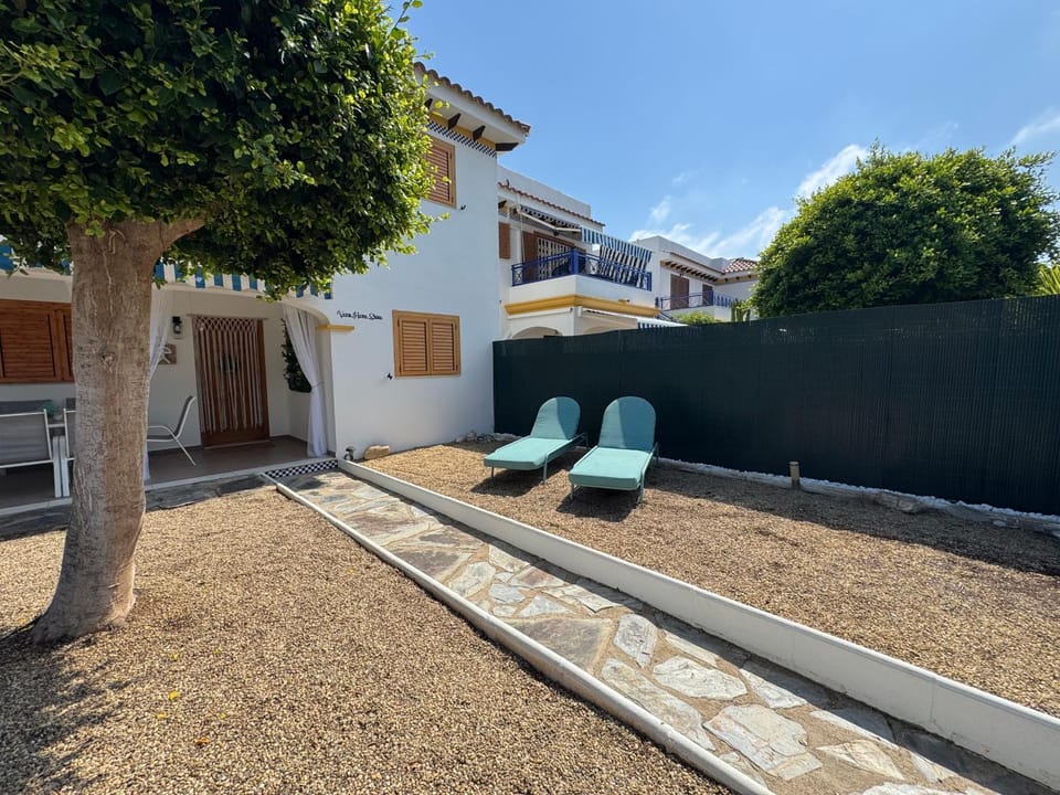 Patio, Garden, sunbed