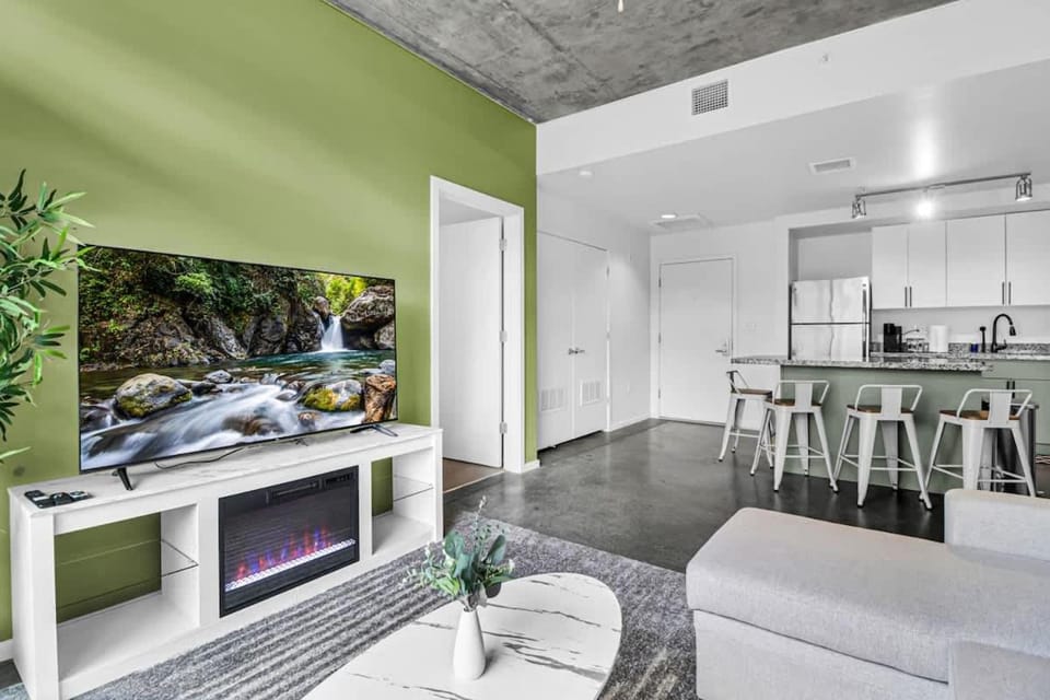 Centric 2BR In HEART of DTPHX Free Garage Parking Apartment in Phoenix