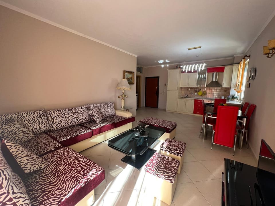 TV and multimedia, Kitchen or kitchenette, Living room, Seating area, Dining area, pet friendly, stove