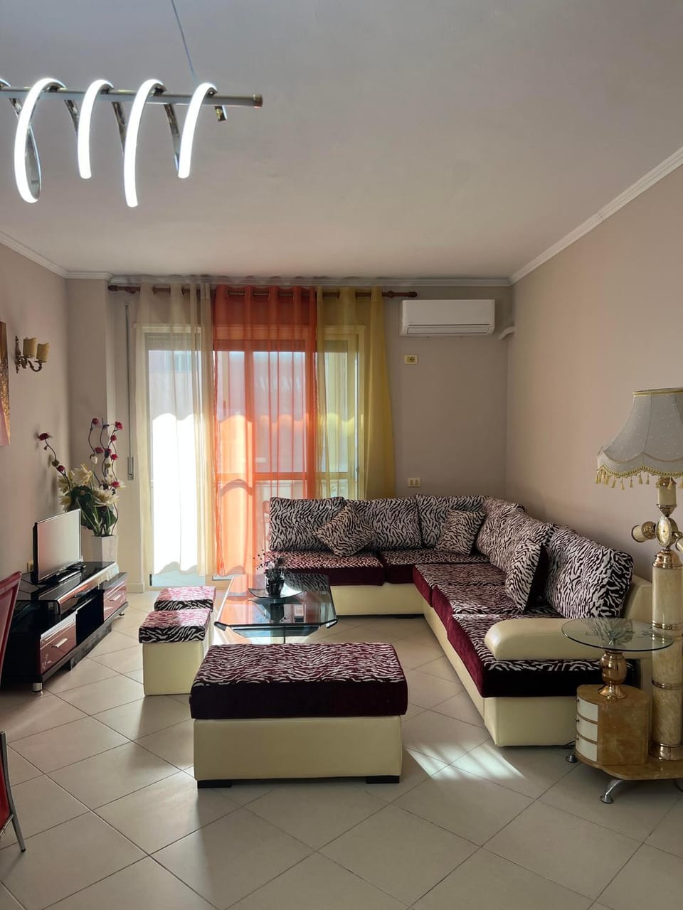 TV and multimedia, Living room, Photo of the whole room, Seating area, air conditioner