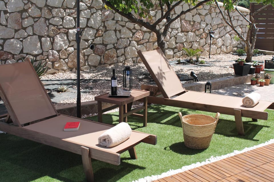 Swimming pool, sunbed
