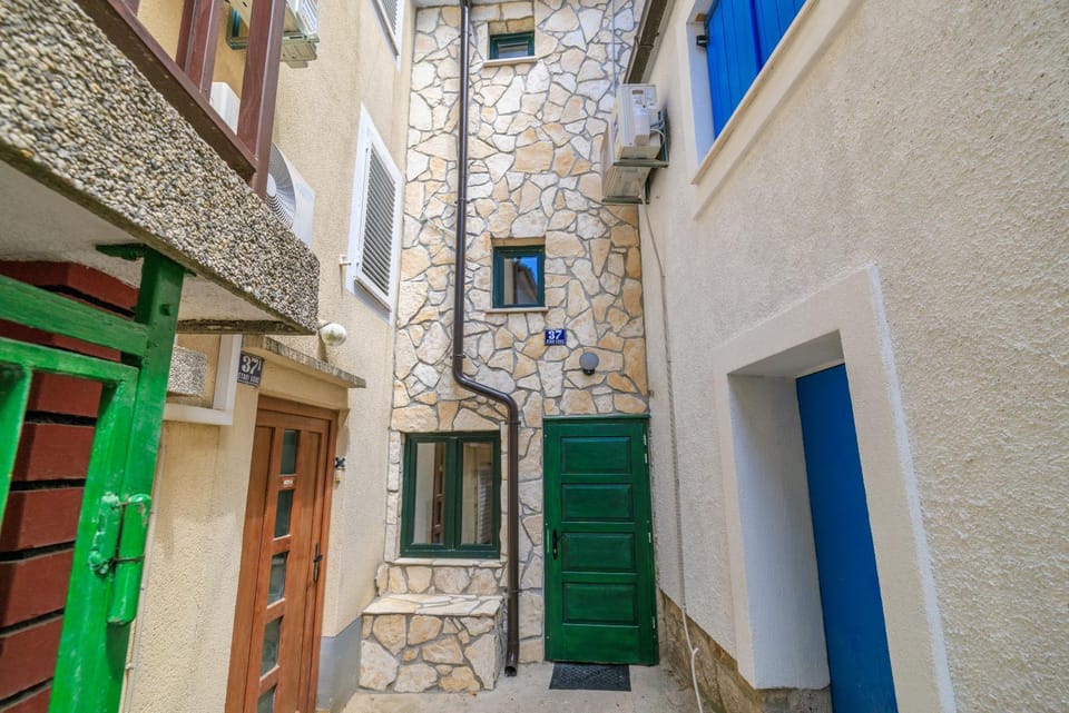Property building, Day