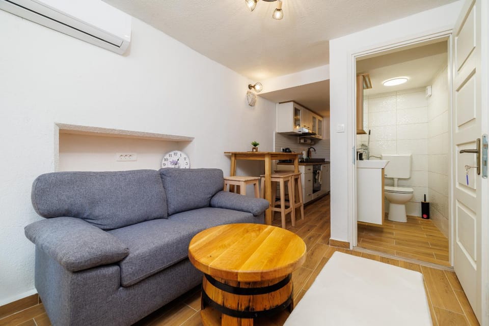 Toilet, Living room, Seating area