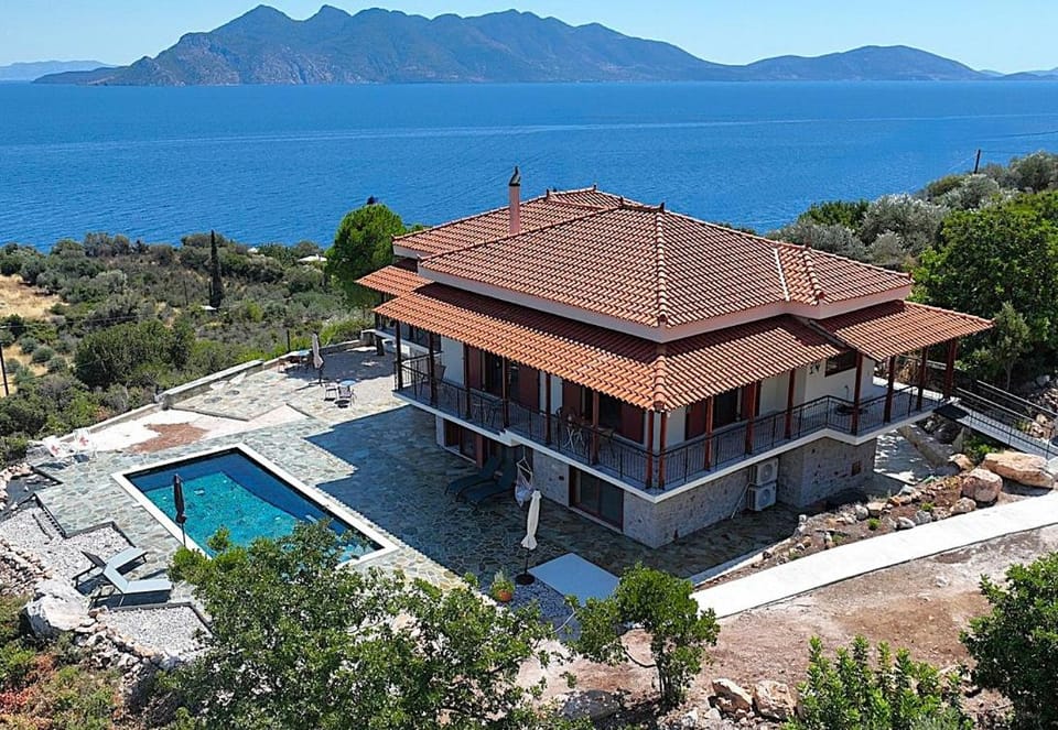 Property building, Bird's eye view, Sea view, Swimming pool, sunbed