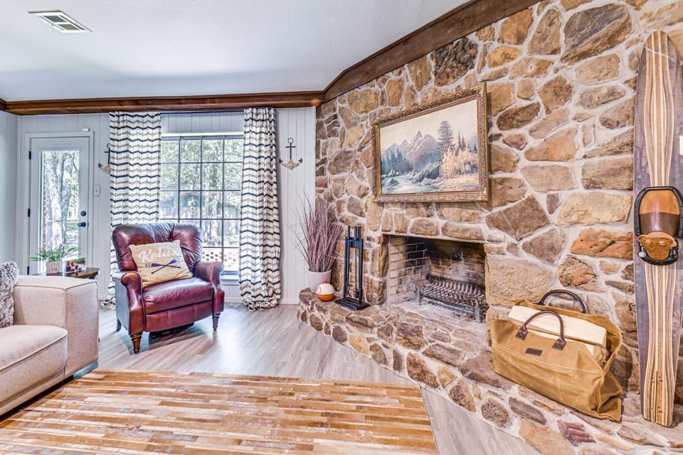 Home with Lake Texoma View, Game Room and Bar House in Lake Texoma