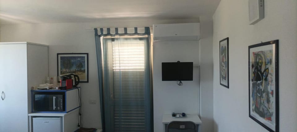 TV and multimedia, Kitchen or kitchenette, oven, air conditioner