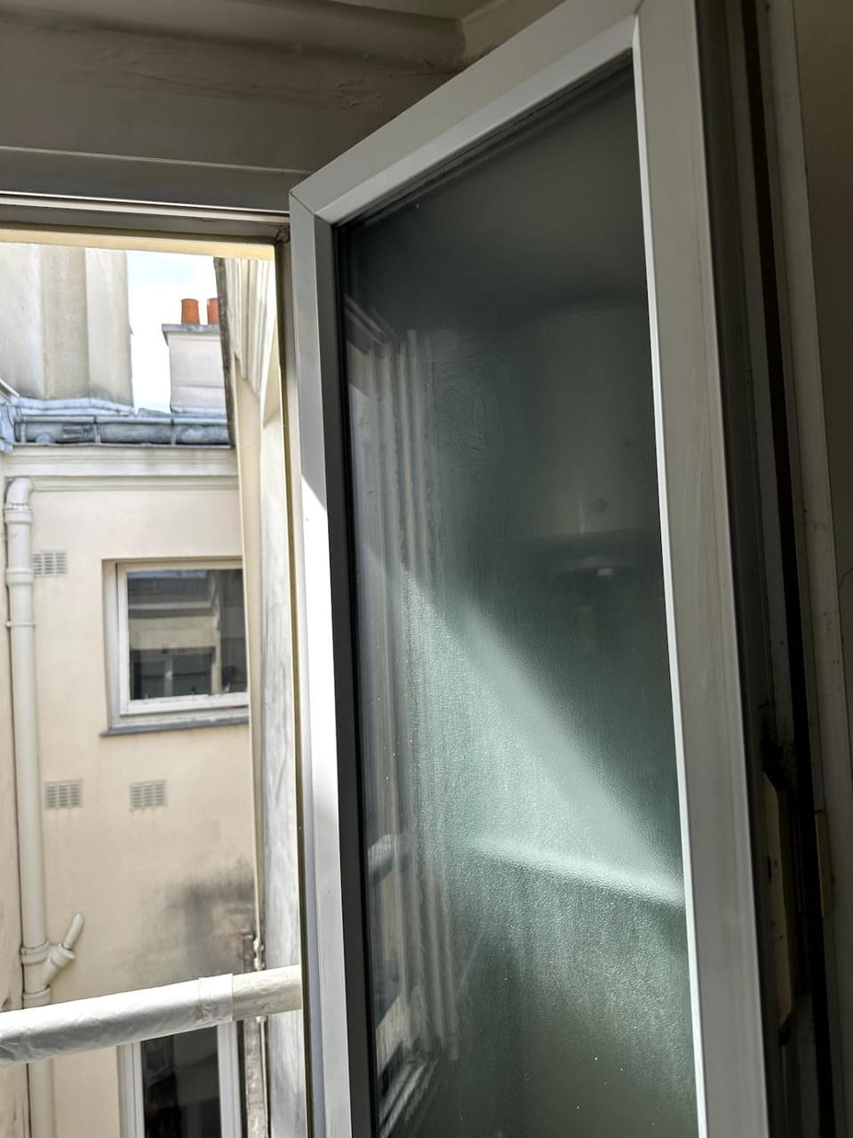 Independent Room Paris 6 Apartment in Paris