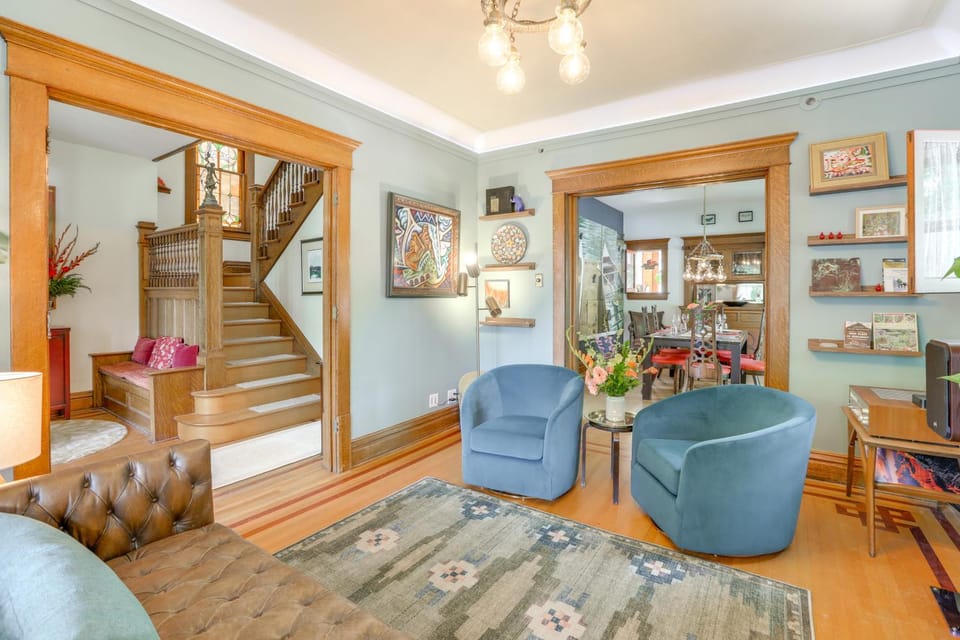 Walk to Denver Zoo: City Park Getaway w/ Garden House in Denver