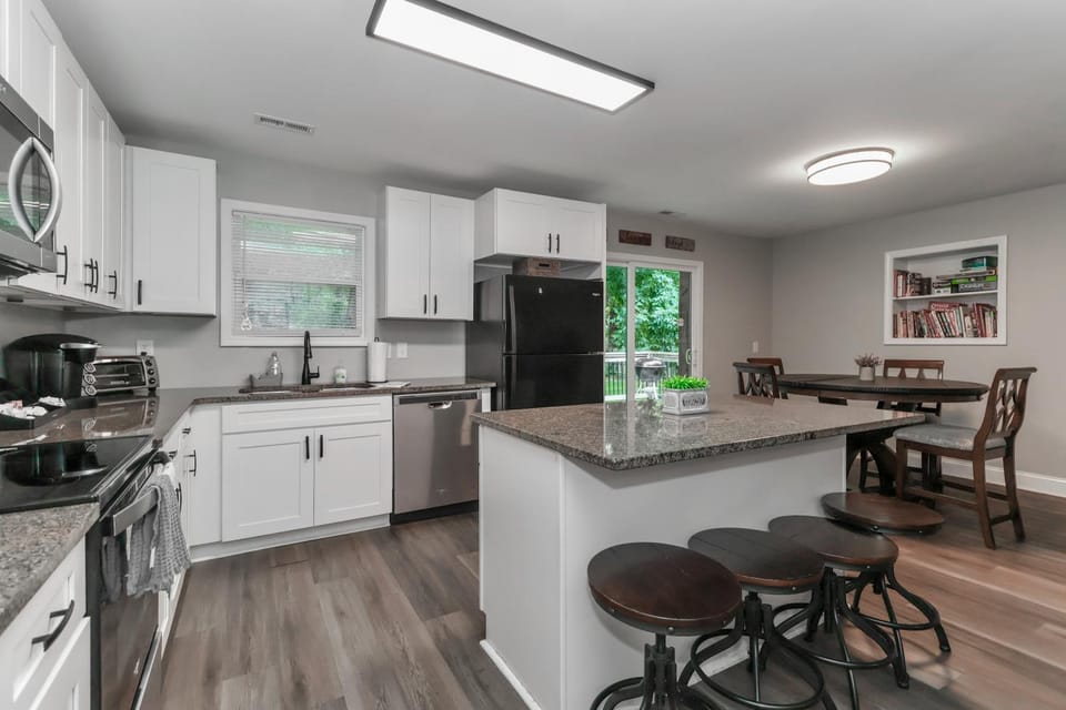 Kitchen or kitchenette, Dining area, dishwasher, oven, stove, toaster