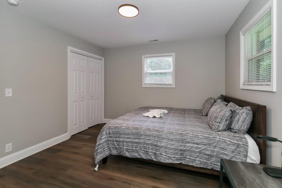 Bed, Photo of the whole room, Bedroom, towels, wardrobe