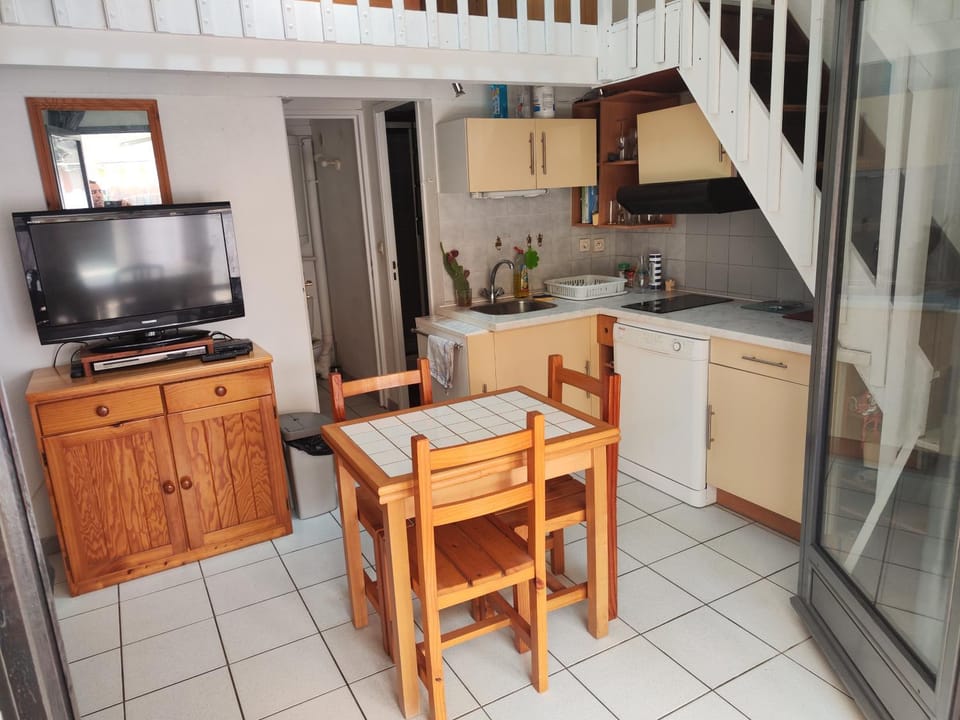 TV and multimedia, Kitchen or kitchenette, Dining area