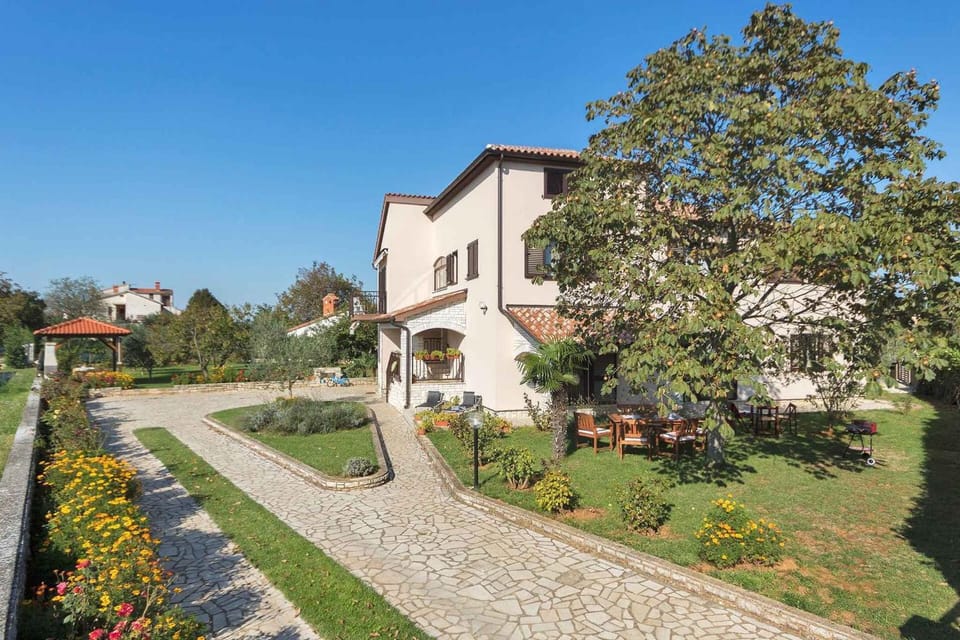 Property building, Summer, Garden