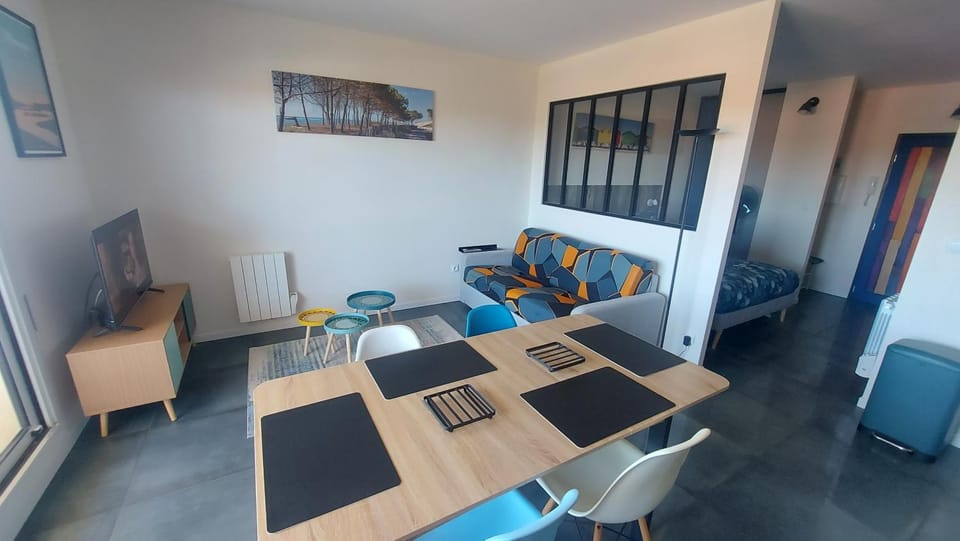 TV and multimedia, Living room, Dining area