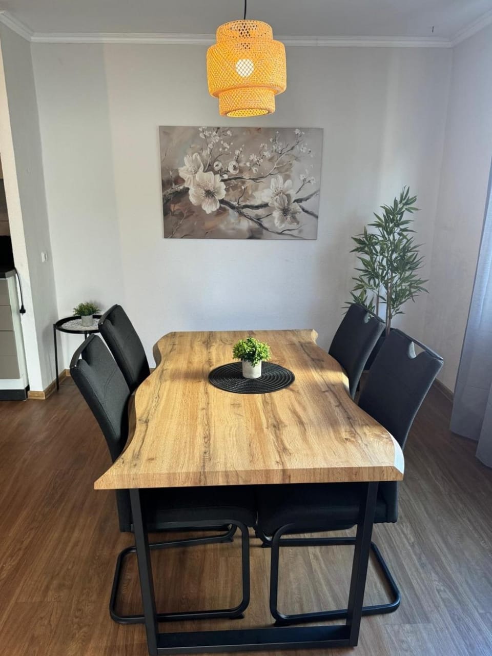 C&V 4 Personen 3 Zimmer Central Smart TV Boxspringbett Apartment in Kaiserslautern