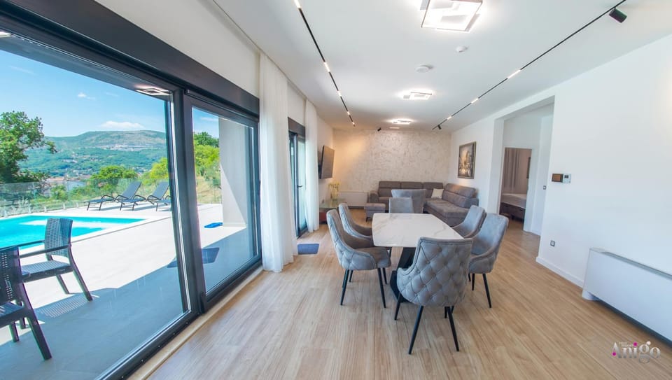 Dining area, Pool view, Swimming pool