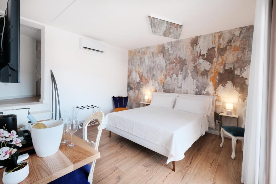 Bed, TV and multimedia, Photo of the whole room, Bedroom, air conditioner