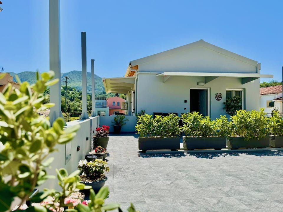 Property building, Facade/entrance, Off site