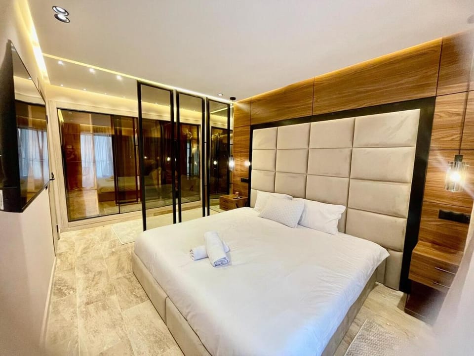 Bed, Photo of the whole room, Bedroom, towels, wardrobe