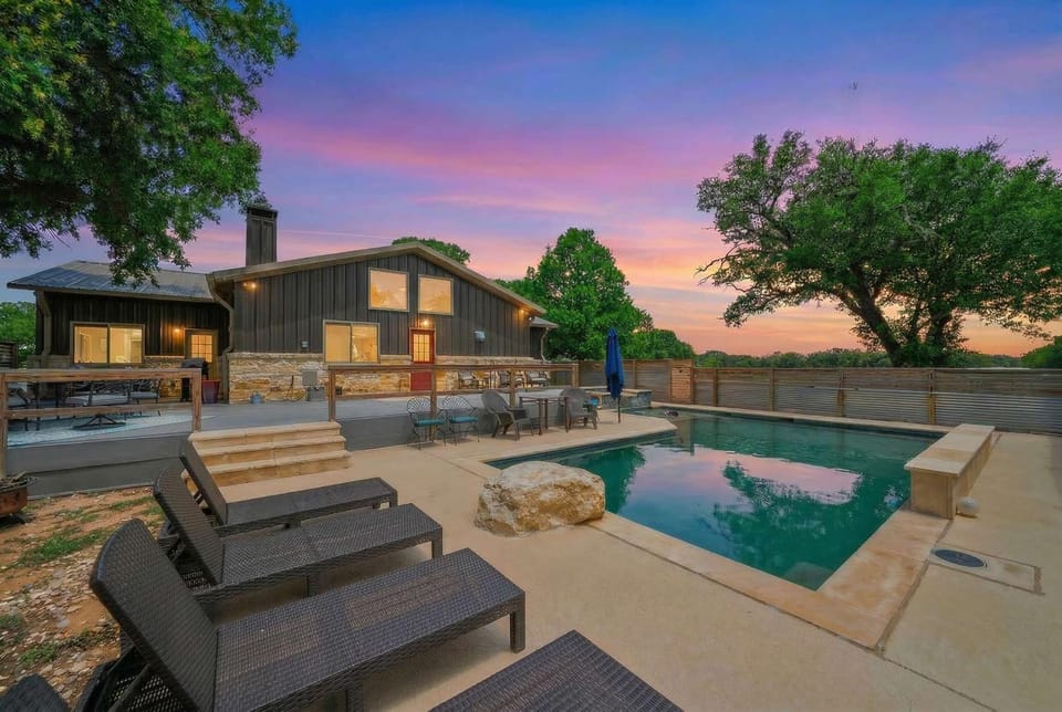 2 Home Getaway-Pool-Hot Tub-Pickleball Court House in Fredericksburg