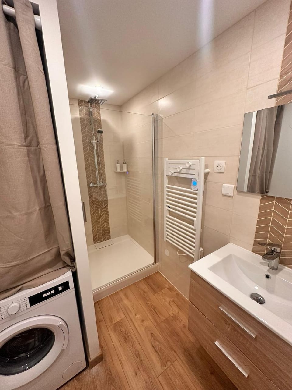 Shower, Bathroom, washing machine