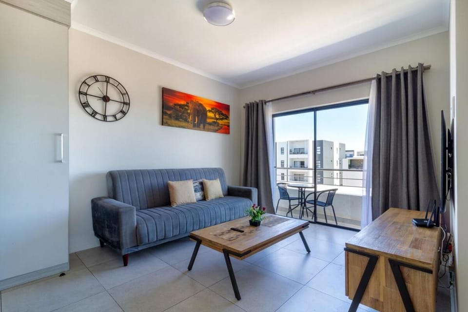 Golden Sunset Skyline View Apartment in Gauteng