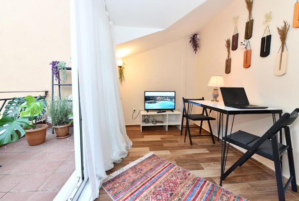 Private Terrace AC Bright Flat Galata Apartment in Istanbul