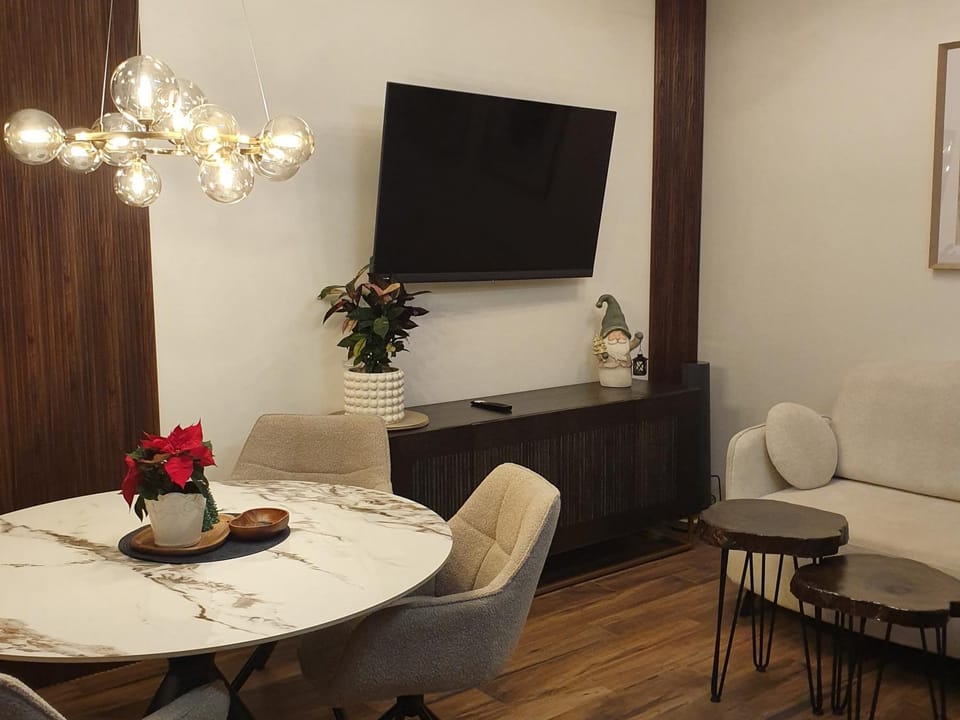 Communal lounge/ TV room, TV and multimedia, Living room, Seating area