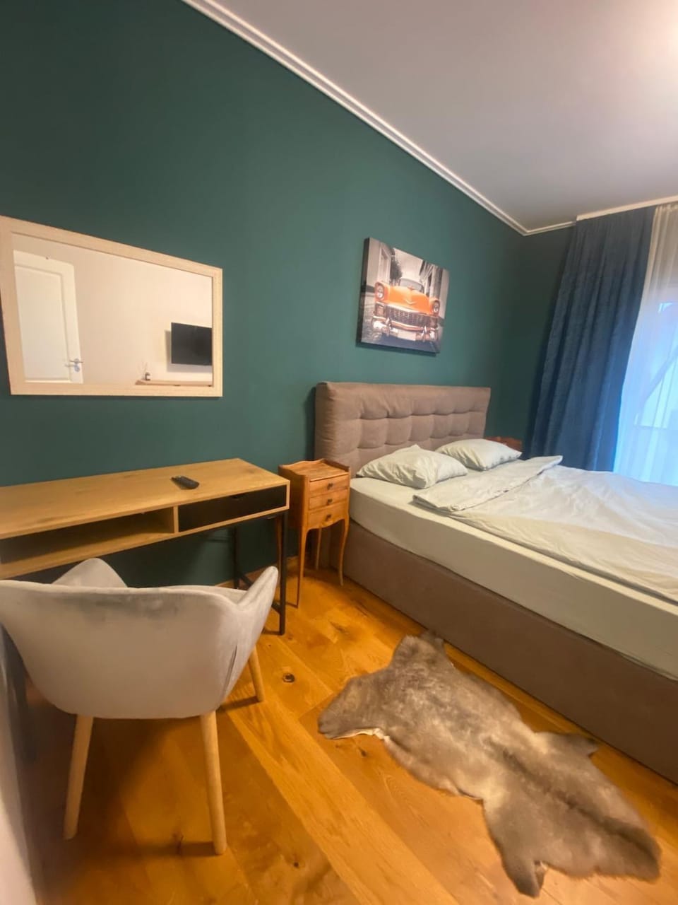 Bed, TV and multimedia, Photo of the whole room, Bedroom