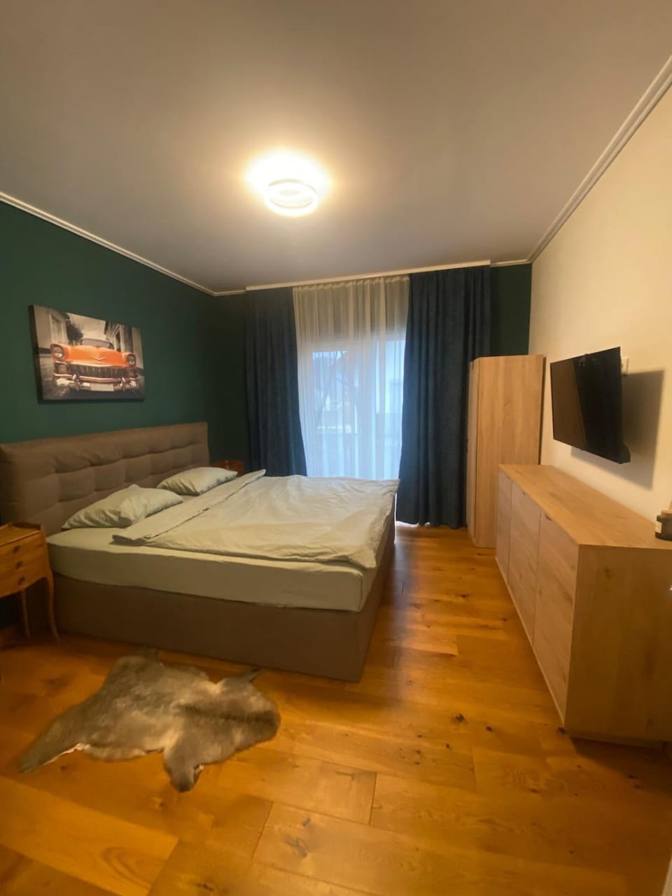 Bed, TV and multimedia, Photo of the whole room, Bedroom