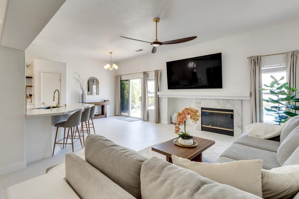 Renovated Family Home with Pool in Cathedral City! House in Cathedral City