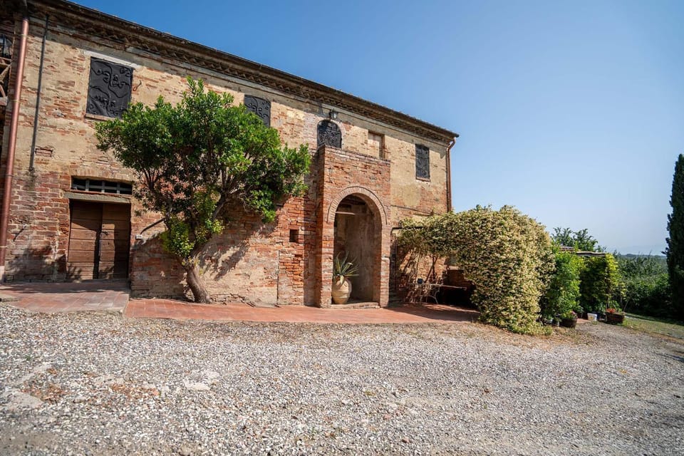 Property building, Day, Garden, Landmark view