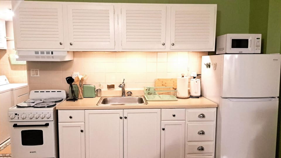 Kitchen or kitchenette, microwave, oven