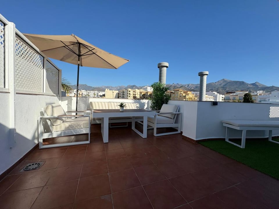 Balcony/Terrace, Dining area, Mountain view
