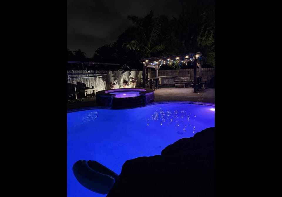 Backyard Oasis in Brownsville! House in Brownsville