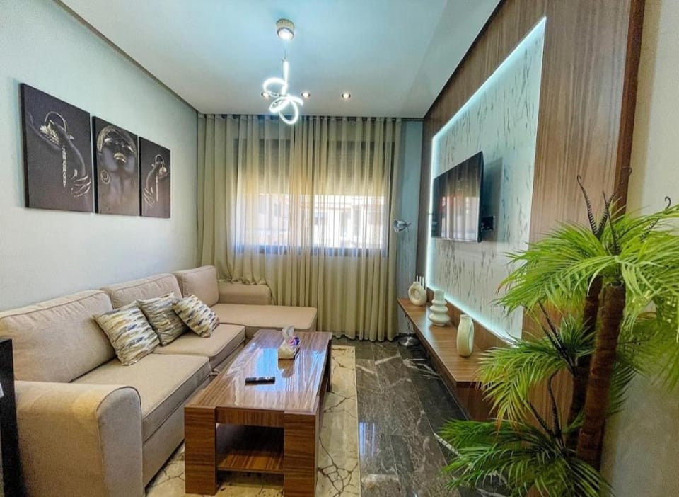 Luxury Modern Studio with Netflix, Kitchen and Free Parking Elite Garden, Marrakesh Apartment in Fez-Meknès