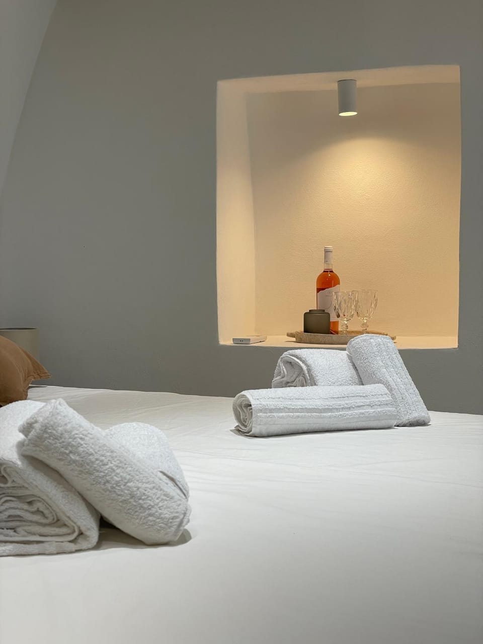 Bedroom, towels