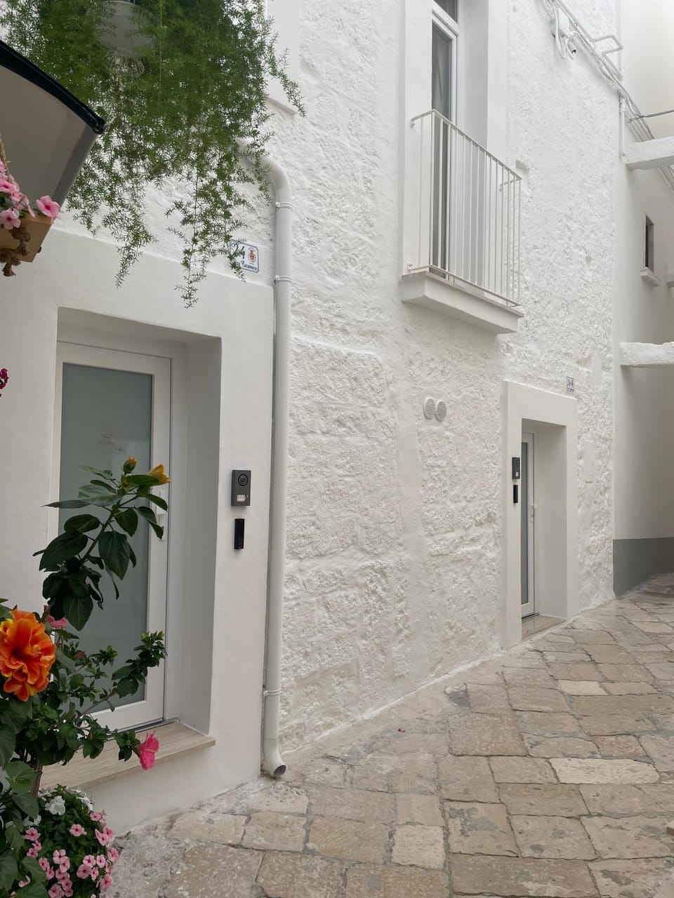 Property building, Quiet street view