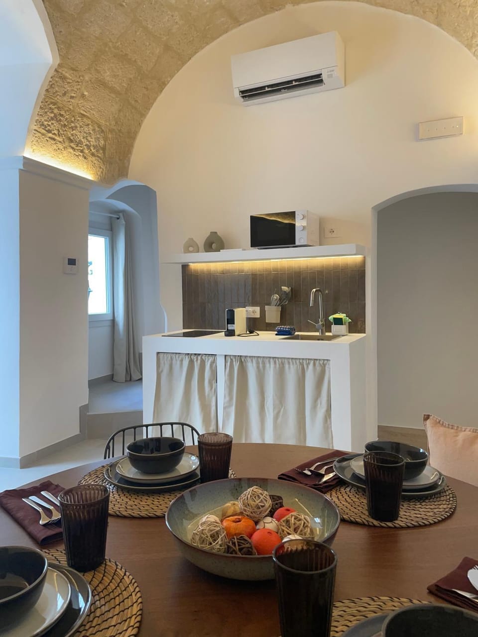 Coffee/tea facilities, Kitchen or kitchenette, Food and drinks, Dining area
