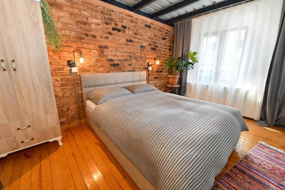 Cute Retro Home Balcony AC Galata Apartment in Istanbul