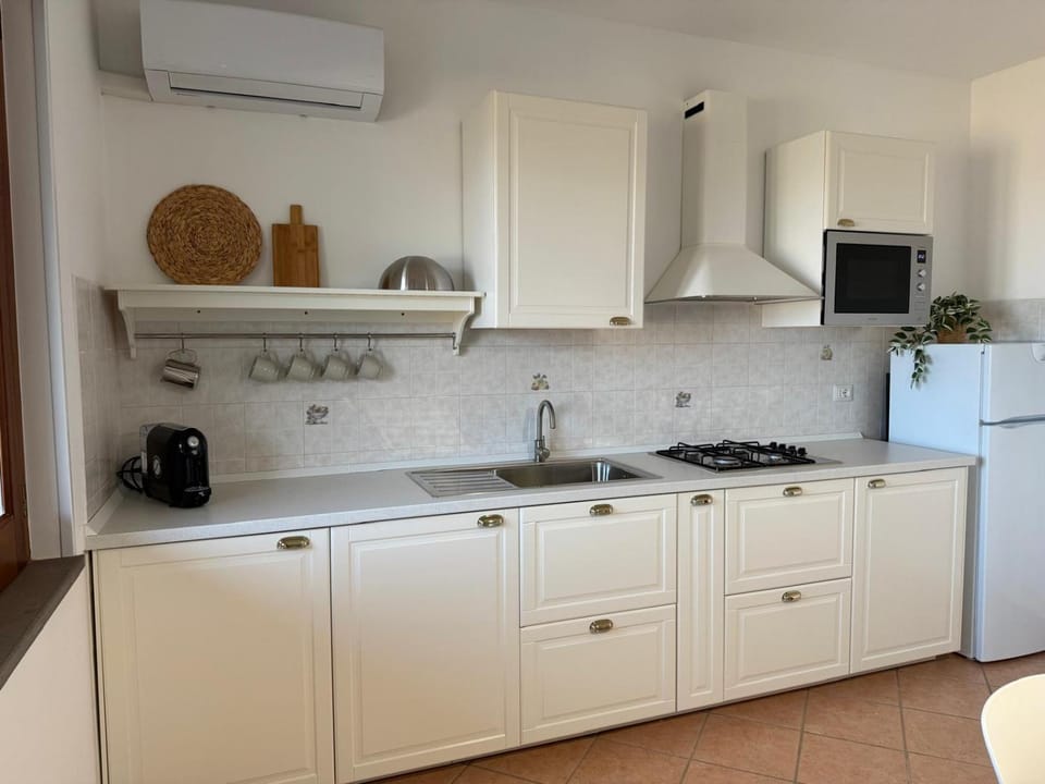 Kitchen or kitchenette, minibar, oven, stove, air conditioner
