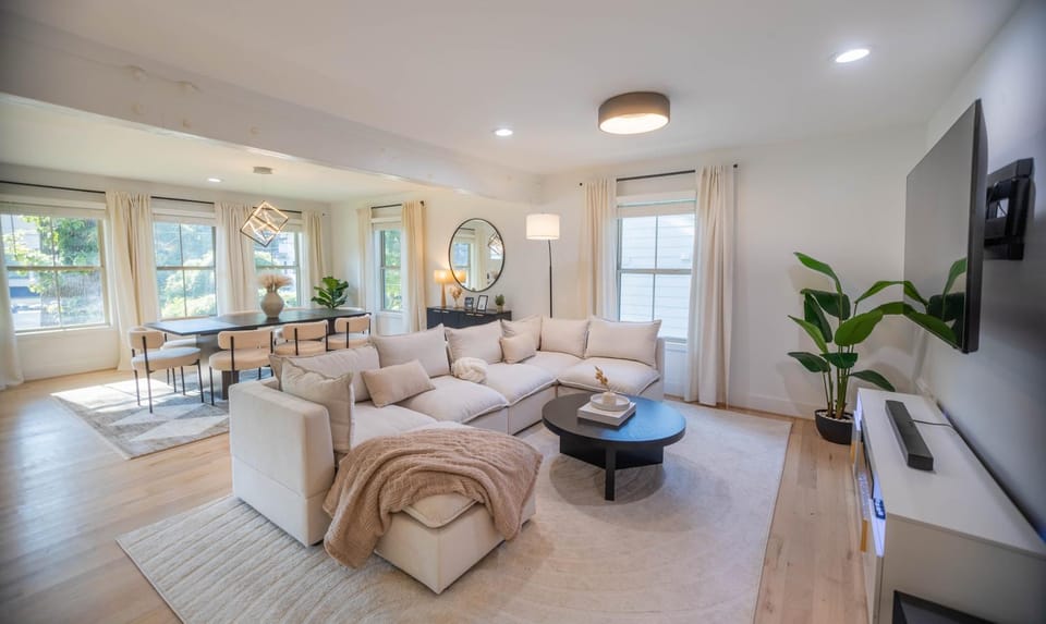 TV and multimedia, Living room, Seating area, fireplace