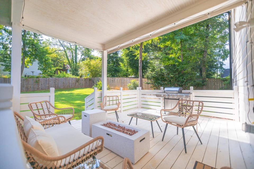 Patio, Day, Garden, Balcony/Terrace, Seating area, Garden view, fireplace
