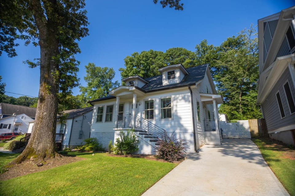 Property building, Day, Neighbourhood, Garden view, Street view