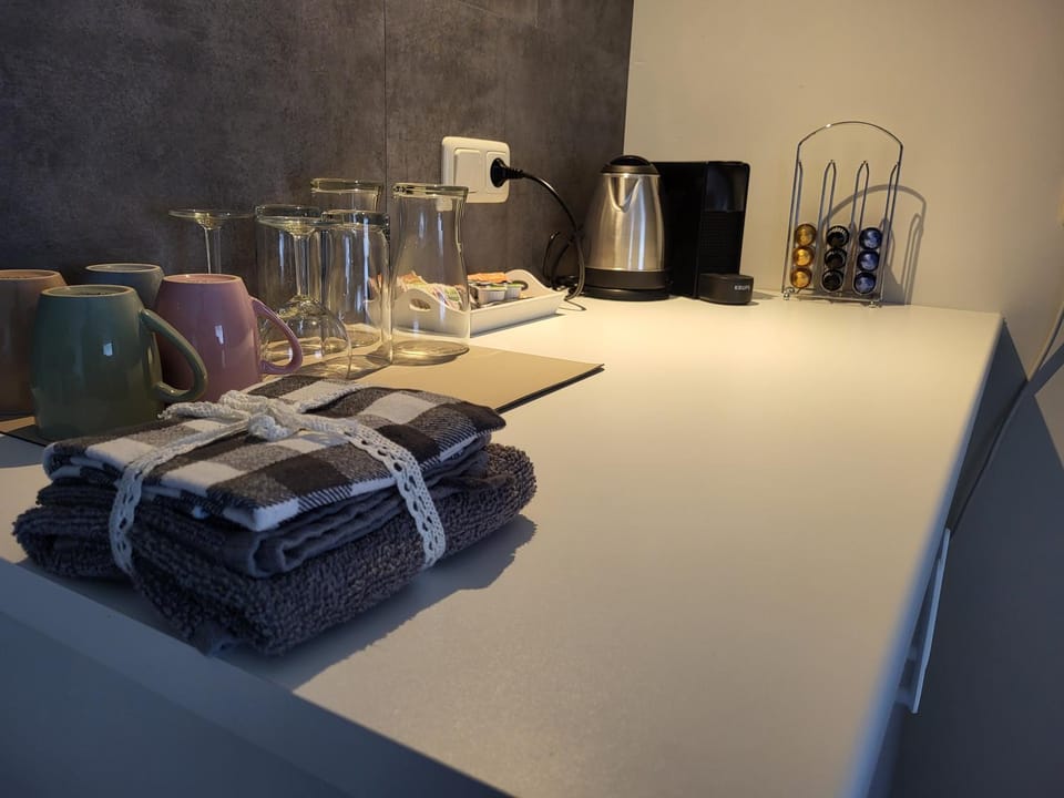 Coffee/tea facilities, Kitchen or kitchenette, towels