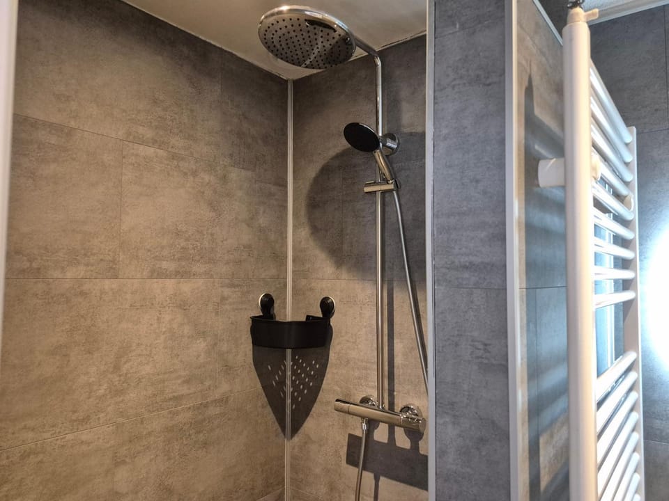 Shower, Bathroom, heating