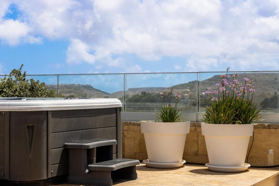 Patio, Natural landscape, Hot Tub, Mountain view